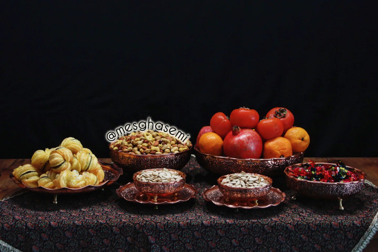 ست 4 تکه ظروف پذیرایی سه پایه مسی مدل گلبرگ